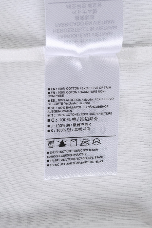 ブランドTシャツ着用イメージ